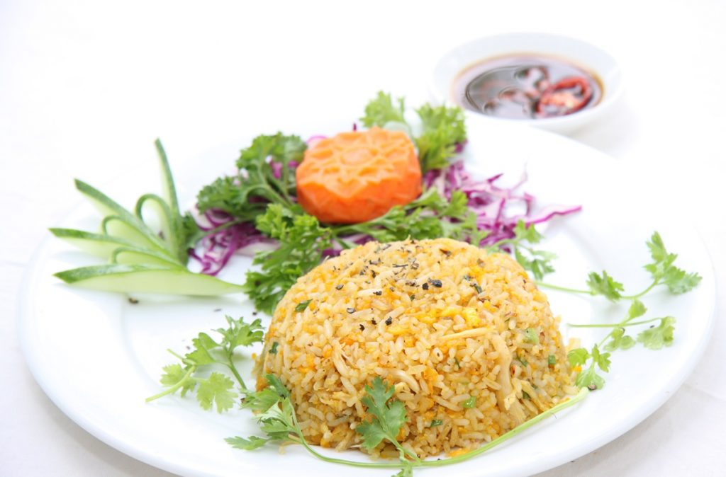 Mẹo chiên cơm bằng lò vi sóng